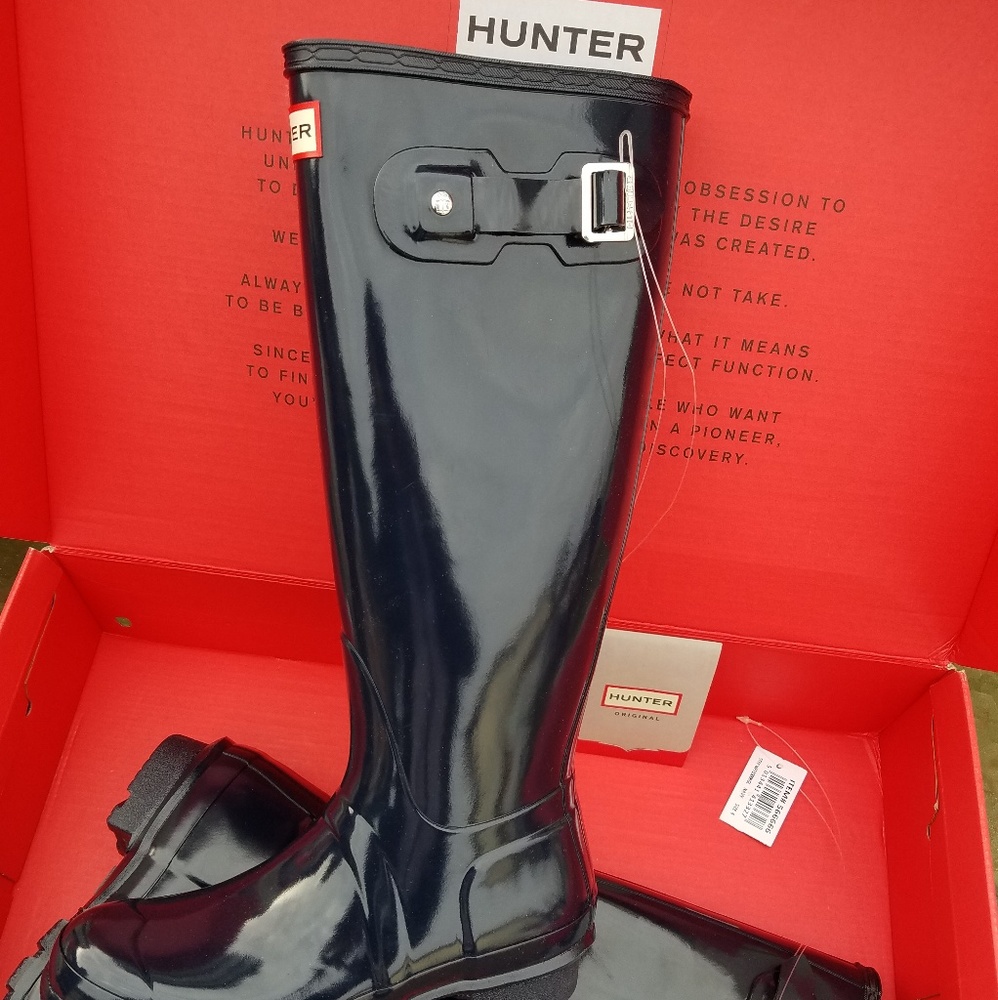 Brand NEW in BOX Hunter Boots Black gloss size 6